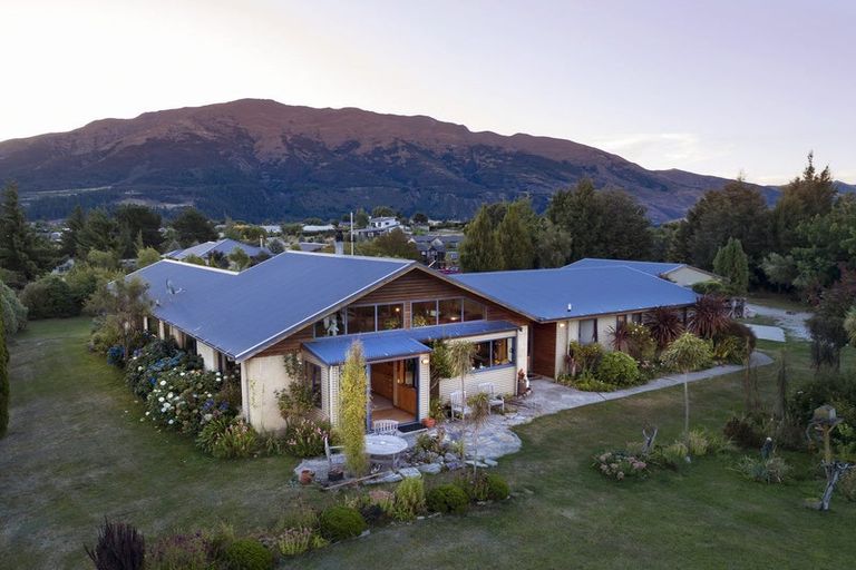 Photo of property in 28 Moraine Terrace, Lake Hawea, 9382