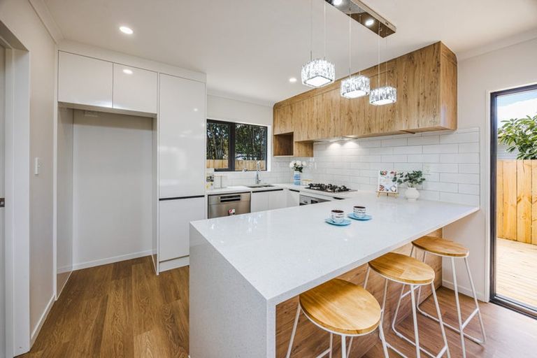 Photo of property in 16e Friesian Drive, Mangere, Auckland, 2022