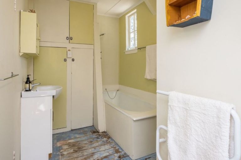 Photo of property in 2 Hemara Street, Waikanae Beach, Waikanae, 5036