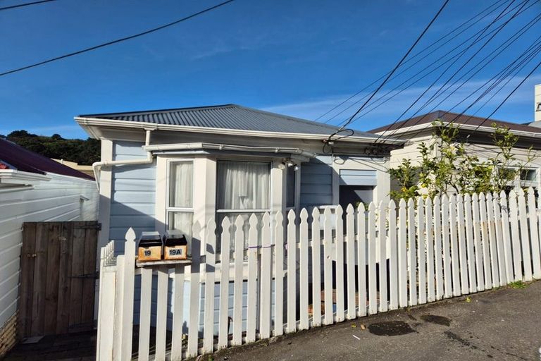 Photo of property in 19 Hanson Street, Mount Cook, Wellington, 6021