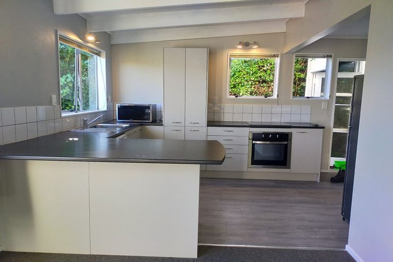 Photo of property in 5a Robert Street, Newlands, Wellington, 6037