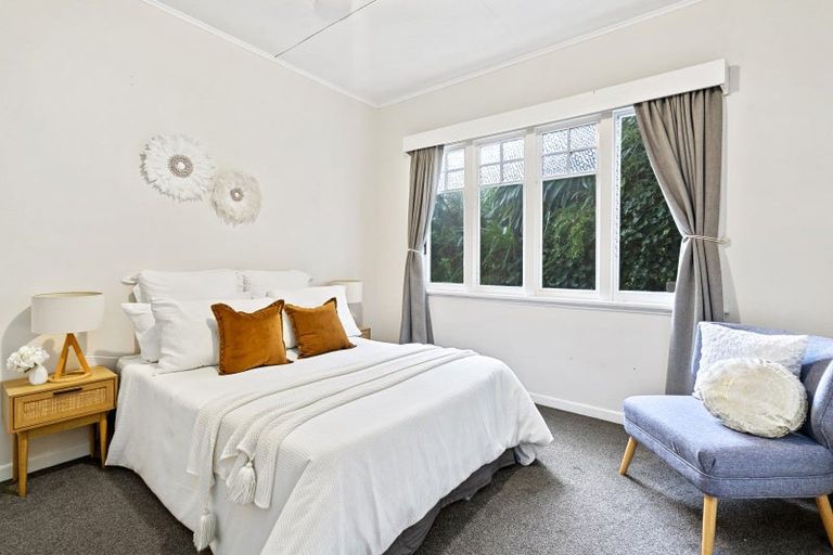 Photo of property in 10 Governor Road, Northland, Wellington, 6012