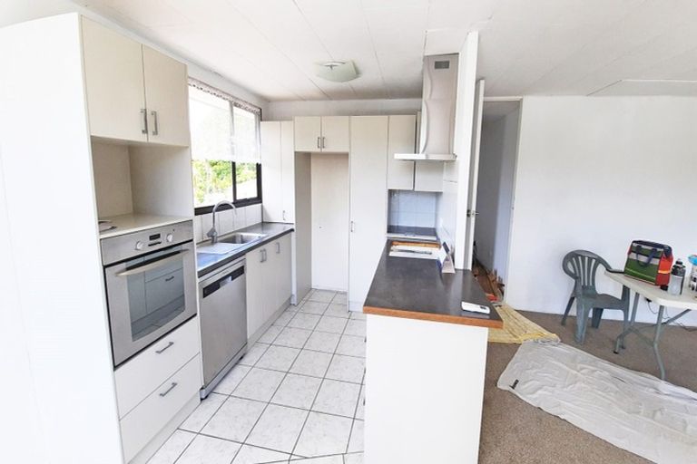 Photo of property in 5 Luxor Place, Massey, Auckland, 0614