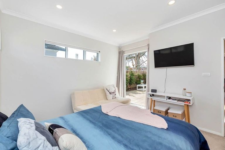 Photo of property in 5c Woodside Road, Massey, Auckland, 0614