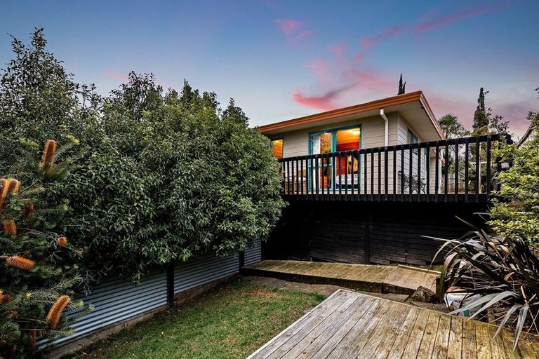 Photo of property in 2/161b Colwill Road, Massey, Auckland, 0614