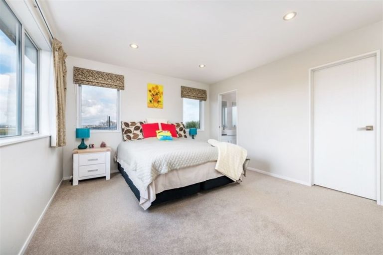 Photo of property in 10a Merchant Avenue, Te Atatu South, Auckland, 0610