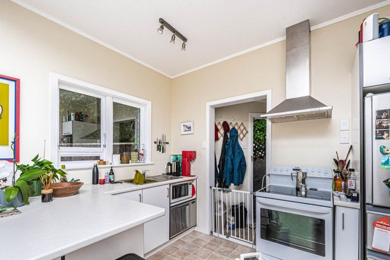 Photo of property in 58 Lincoln Avenue, Tawa, Wellington, 5028