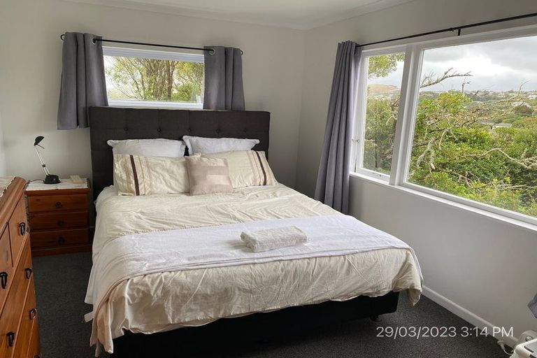 Photo of property in 131 Ruskin Road, Newlands, Wellington, 6037