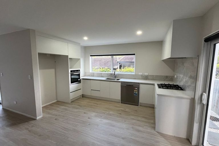 Photo of property in 28a Halberg Street, Glenfield, Auckland, 0629