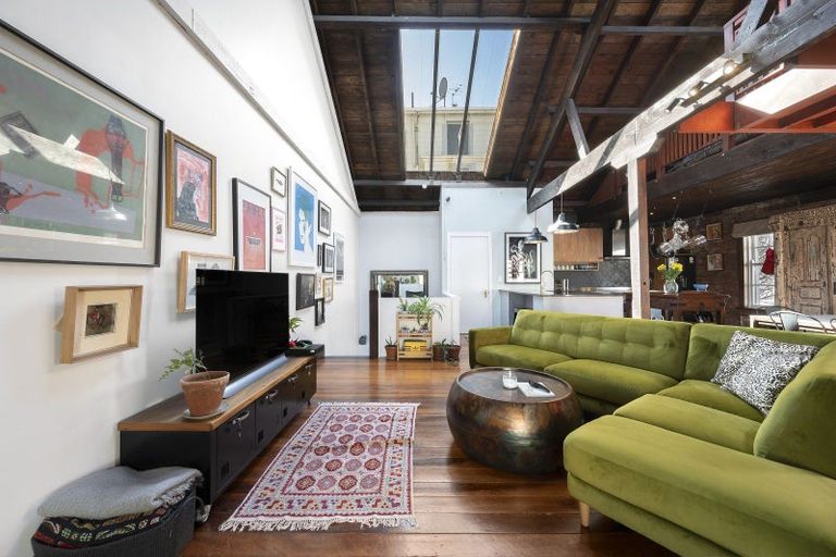 Photo of property in 1/12 Little George Street, Thorndon, Wellington, 6011