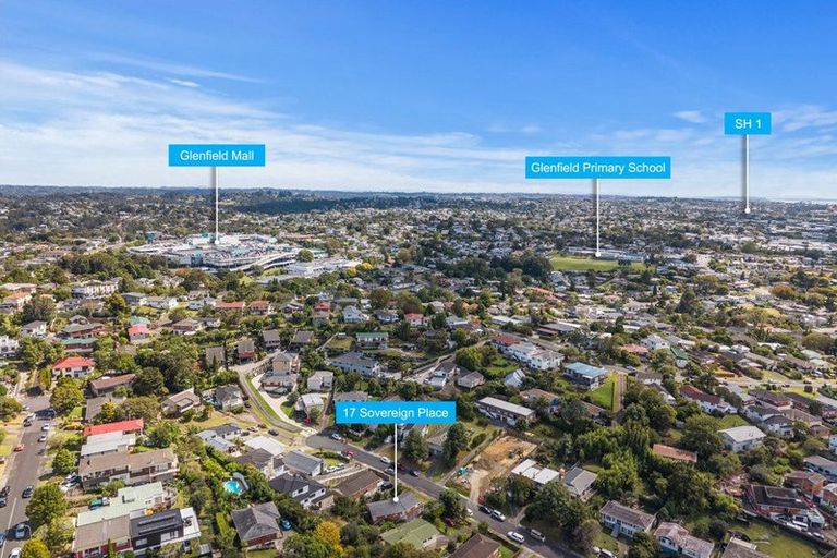 Photo of property in 17 Sovereign Place, Glenfield, Auckland, 0629