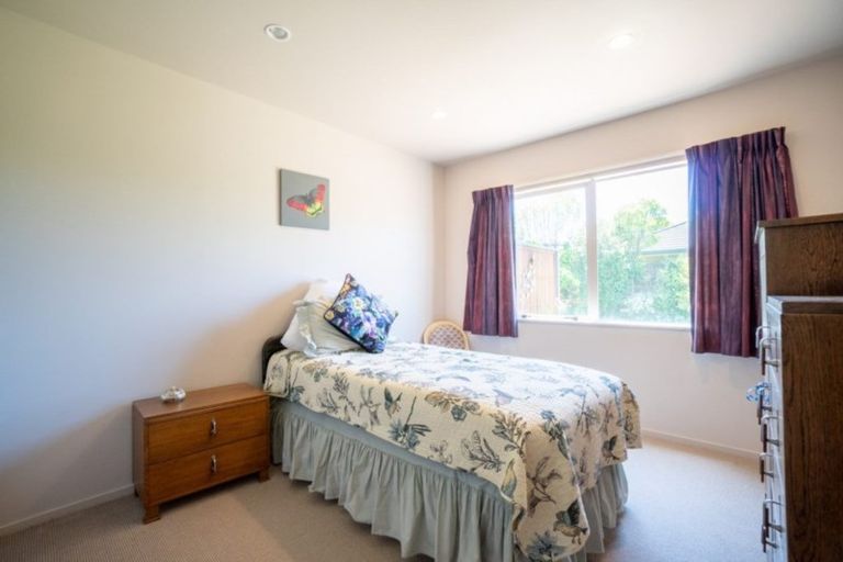 Photo of property in 24 Lancewood Lane, Roslyn, Palmerston North, 4414