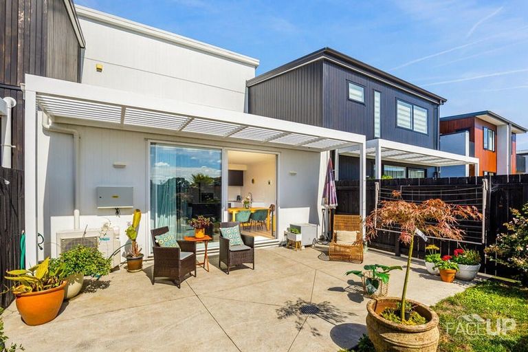 Photo of property in 32 Marine Parade, Hobsonville, Auckland, 0616