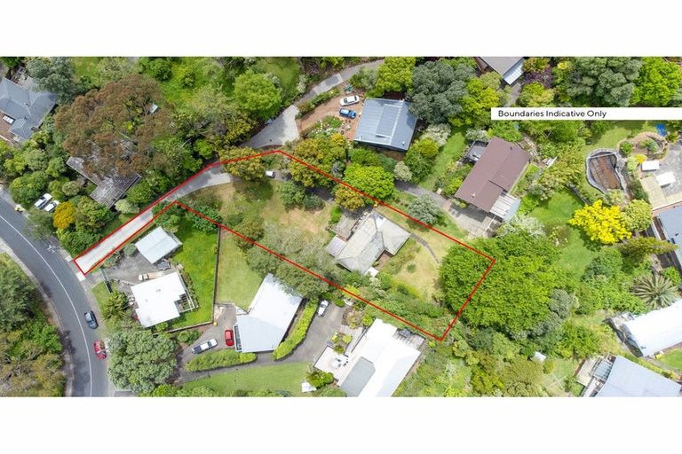Photo of property in 48 Derwent Crescent, Titirangi, Auckland, 0604