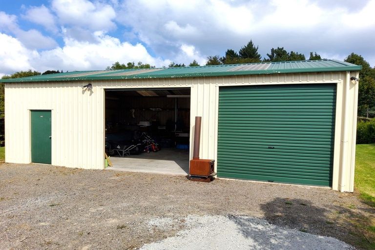 Photo of property in 165 No 2 Road, Te Puke, 3182