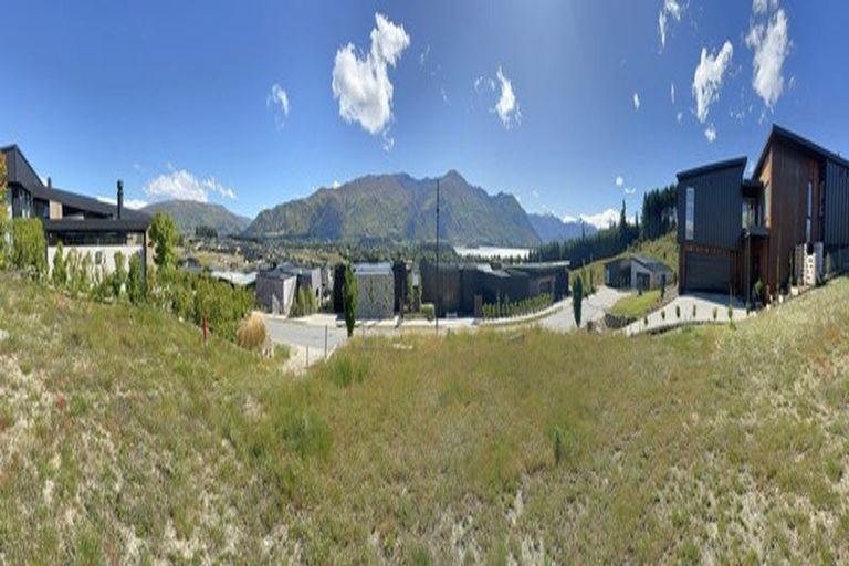 Photo of property in 16 Akitu Rise, Wanaka, 9305