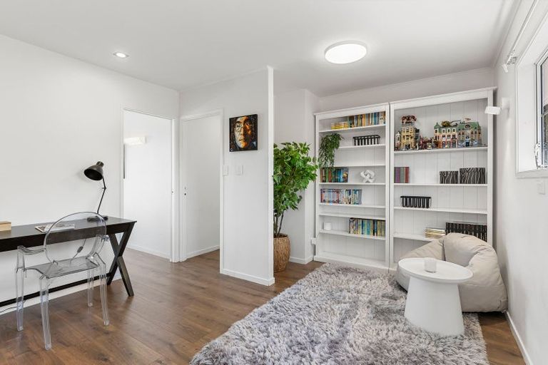 Photo of property in 16 Eastcliffe Road, Castor Bay, Auckland, 0620