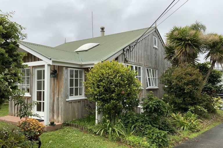 Photo of property in 1/10 Springbank Lane, Te Atatu Peninsula, Auckland, 0610