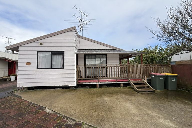 Photo of property in 1/20 Ocean View Road, Northcote, Auckland, 0627