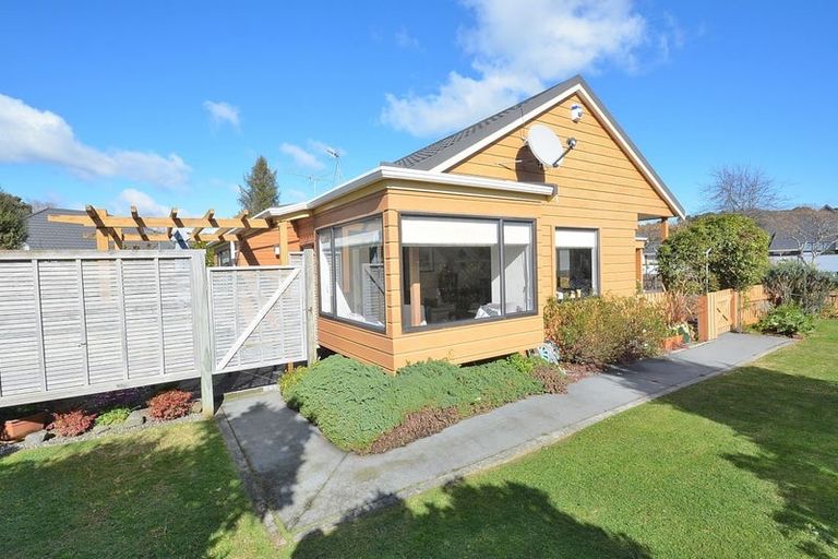 Photo of property in 1 Oak Bay, Waikanae, 5036