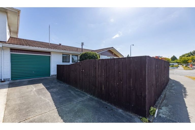 Photo of property in 1/1 Rosedale Place, Avonhead, Christchurch, 8042
