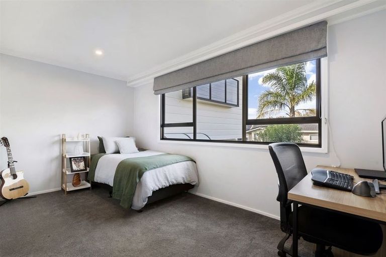 Photo of property in 1/52 Pupuke Road, Hillcrest, Auckland, 0627