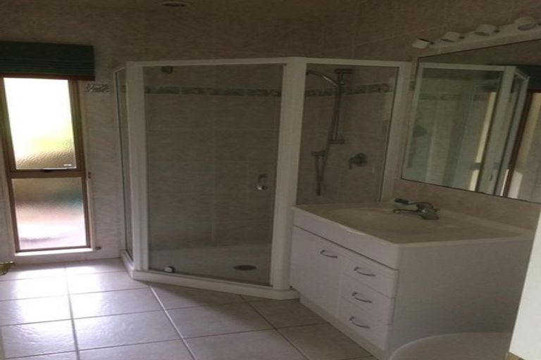 Photo of property in 17 Sea Vista Avenue, Beach Haven, Auckland, 0626