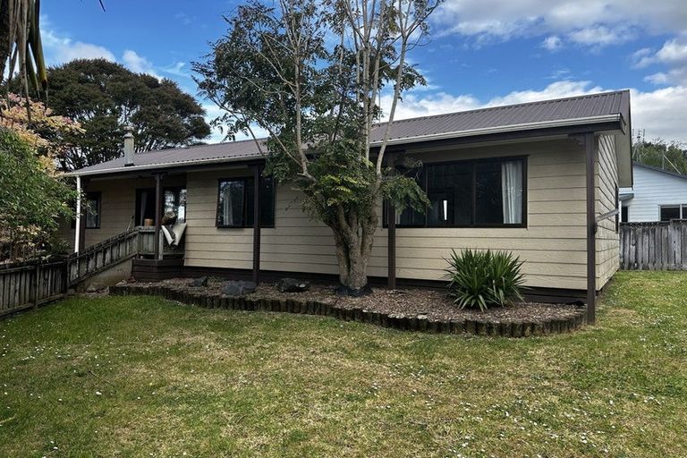 Photo of property in 4 Armitage Place, Tuakau, 2121