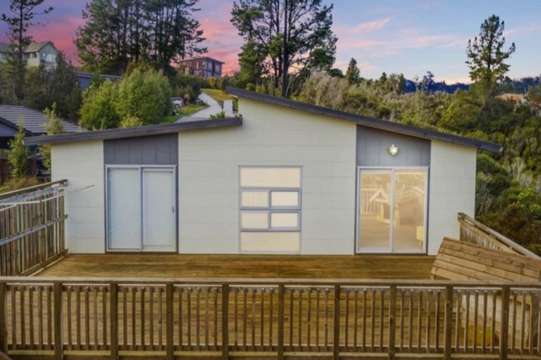 Photo of property in 50 Mount Marua Way, Timberlea, Upper Hutt, 5018