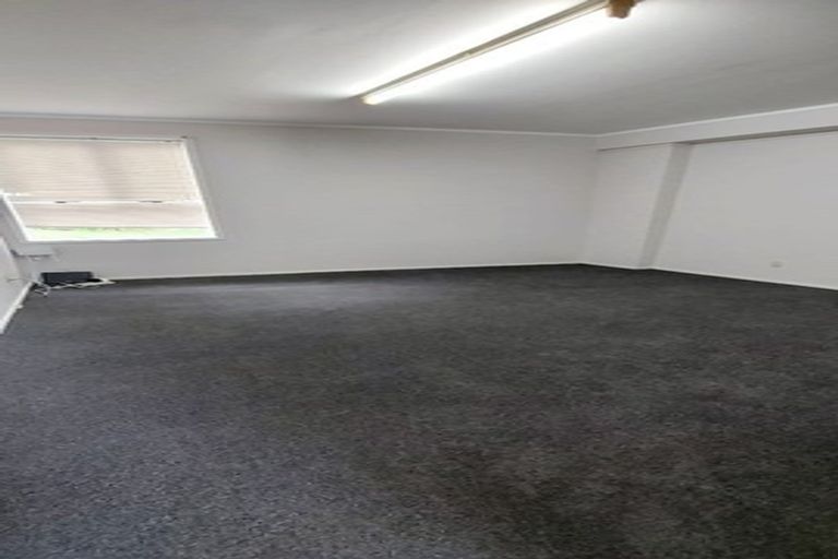 Photo of property in 12 Surat Place, Glen Eden, Auckland, 0602