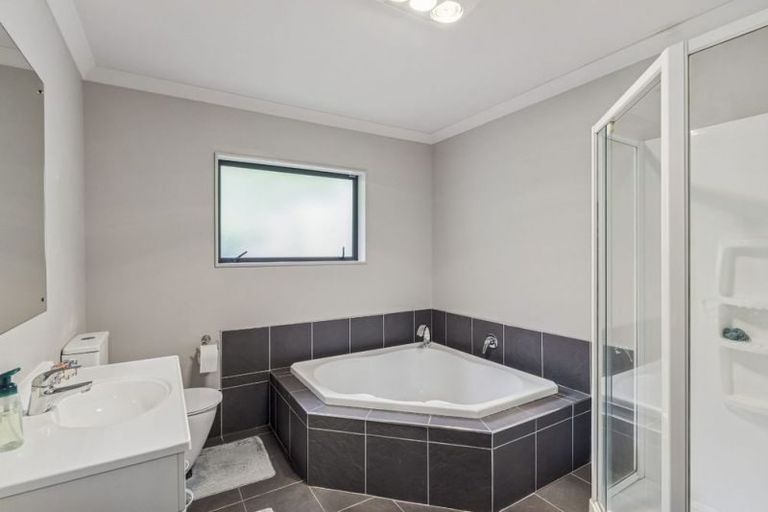 Photo of property in 37 Ashleigh Way, Waikanae Beach, Waikanae, 5036