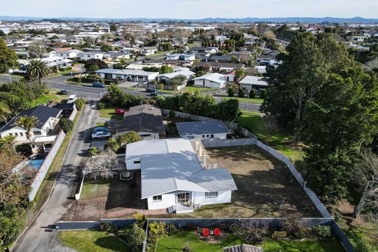 Photo of property in 28 Totara Drive, St Andrews, Hamilton, 3200