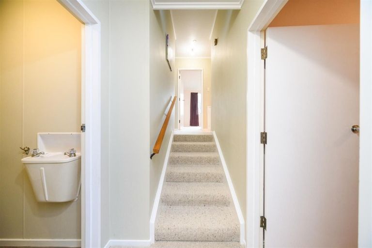 Photo of property in 24 Oaklea Avenue, Marton, 4710