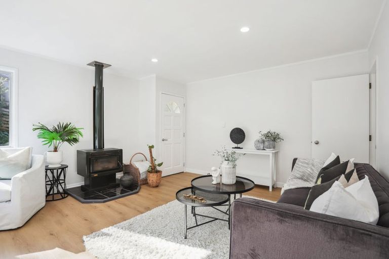 Photo of property in 9a/2 De Val Drive, Titirangi, Auckland, 0604