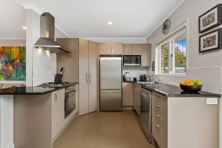 Photo of property in 22 Kervil Avenue, Te Atatu Peninsula, Auckland, 0610