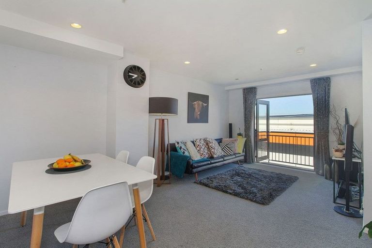 Photo of property in 2q/10 Crown Lynn Place, New Lynn, Auckland, 0600