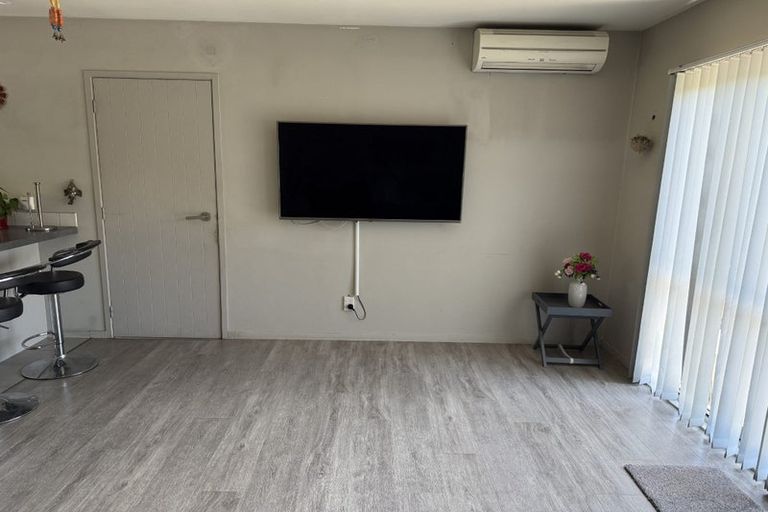 Photo of property in 48b Makora Road, Massey, Auckland, 0614