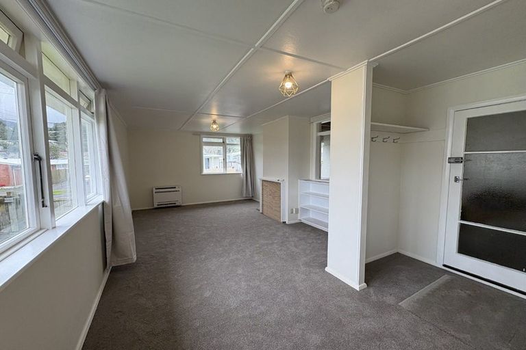 Photo of property in 24-26 Hanson Grove, Stokes Valley, Lower Hutt, 5019