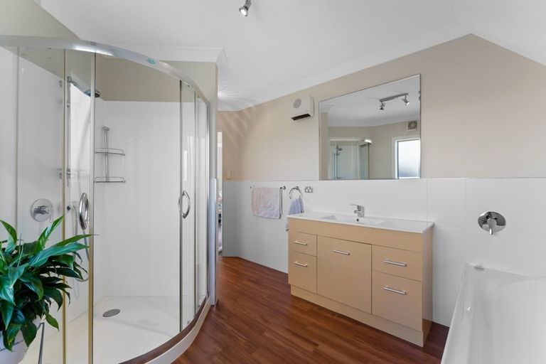 Photo of property in 40 Joseph Banks Drive, Whitby, Porirua, 5024