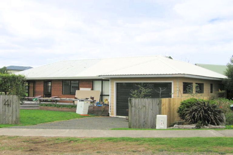 Photo of property in 41 Hahei Beach Road, Hahei, Whitianga, 3591