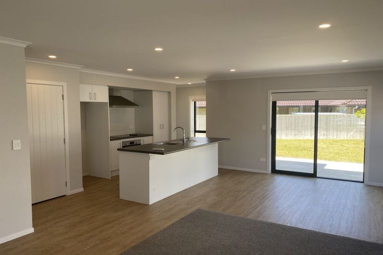 Photo of property in 12 Emmadale Lane, Hamilton East, Hamilton, 3216