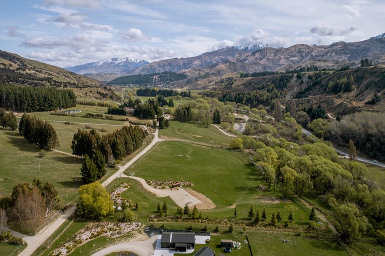 Photo of property in 930 Mount Barker Road, Wanaka, 9382