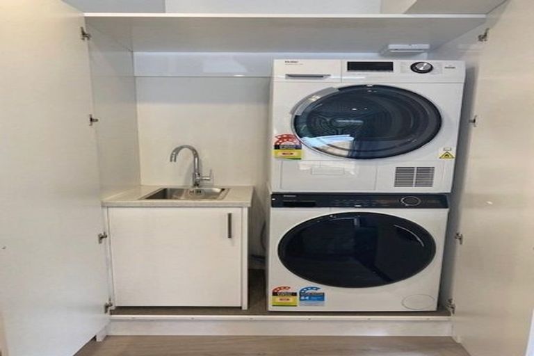 Photo of property in 28 Collins Avenue, Tawa, Wellington, 5028