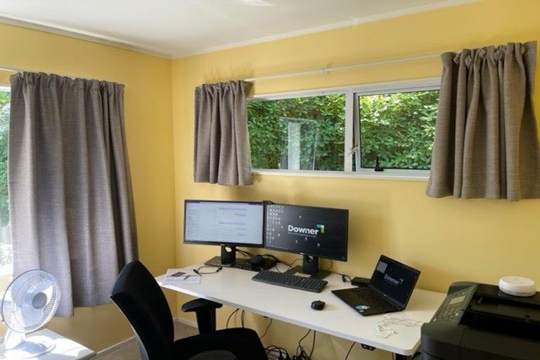 Photo of property in 35 Rifleman Rise, Unsworth Heights, Auckland, 0632