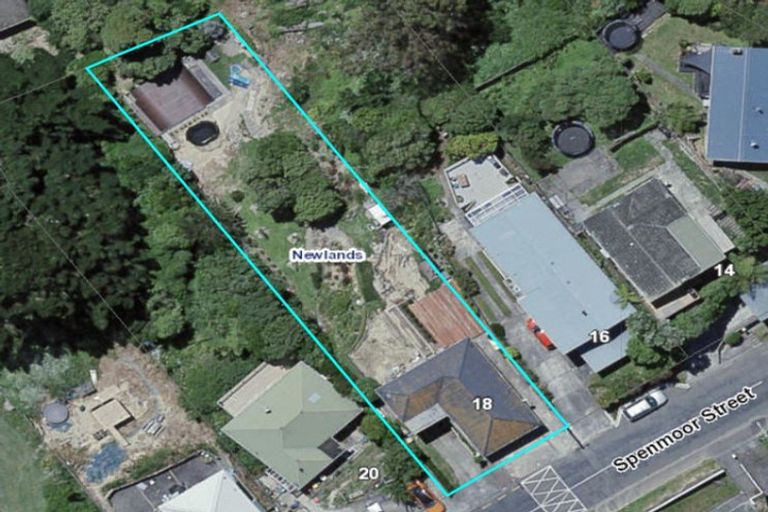 Photo of property in 18 Spenmoor Street, Newlands, Wellington, 6037