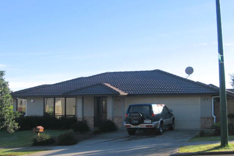 Photo of property in 67 Moyrus Crescent, East Tamaki Heights, Auckland, 2016