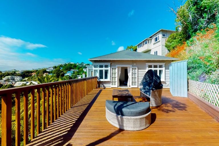 Photo of property in 4 Raroa Crescent, Northland, Wellington, 6012