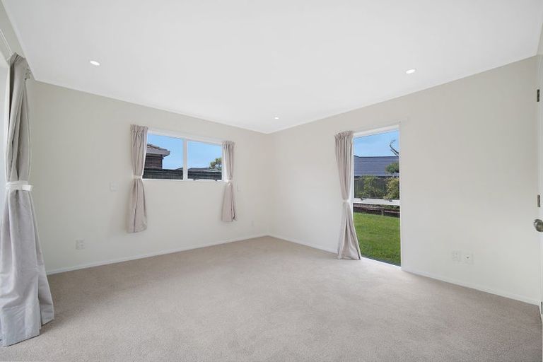 Photo of property in 11 Suncrest Drive, West Harbour, Auckland, 0618