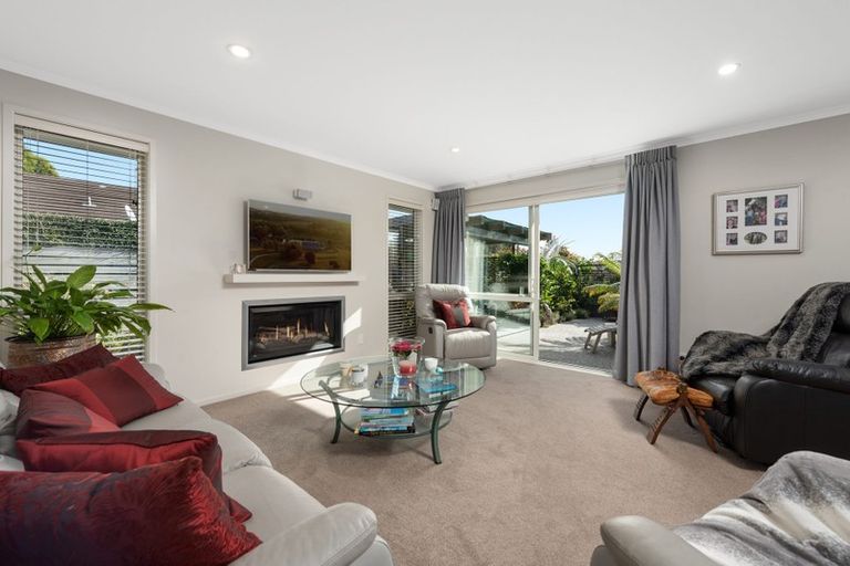 Photo of property in 2 Tranquil Grove, Omokoroa, 3114