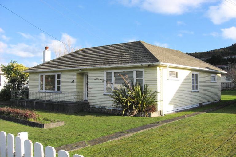 Photo of property in 42 Main Road, Wainuiomata, Lower Hutt, 5014